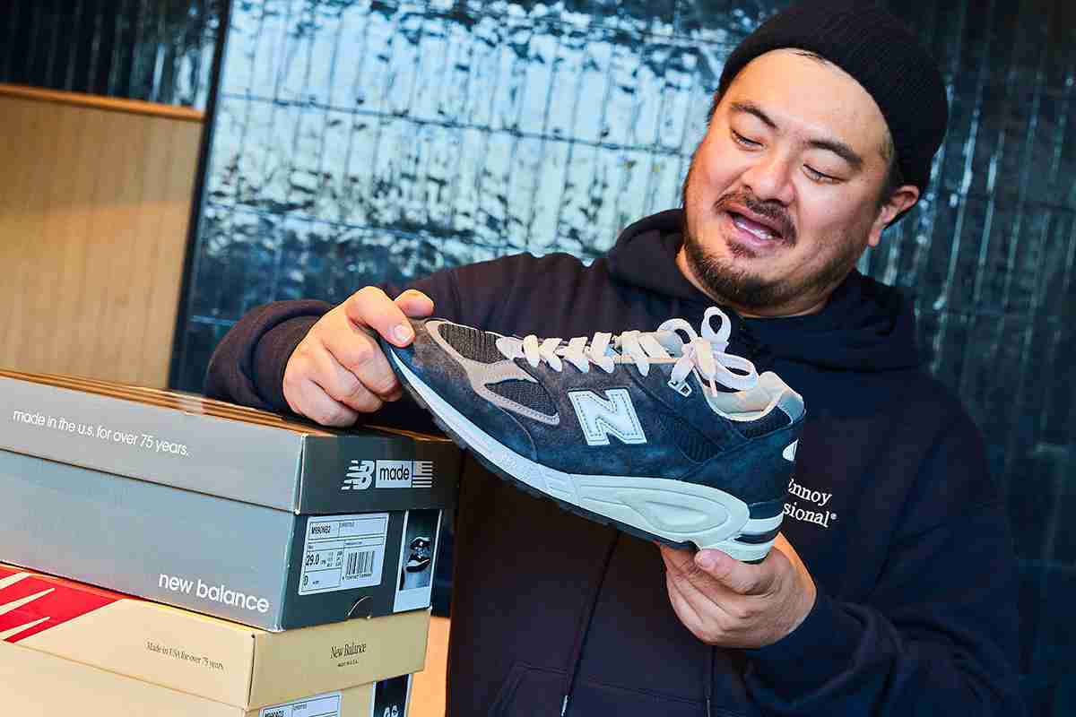 一つ星シェフ・鳥羽周作のニューバランス三皿勝負「ネイビーの990v2は白米！」