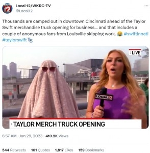 仕事をズル休みしてテイラー・スウィフトのコンサートへ 女性ファンの“身バレ防止策”が話題に(米)
