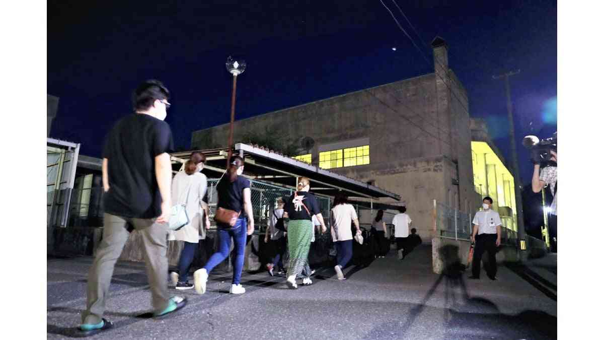 学校に軽トラで侵入の男「人にわざとぶつけようとした」…クラブ活動中、児童４人はねられる : 読売新聞
