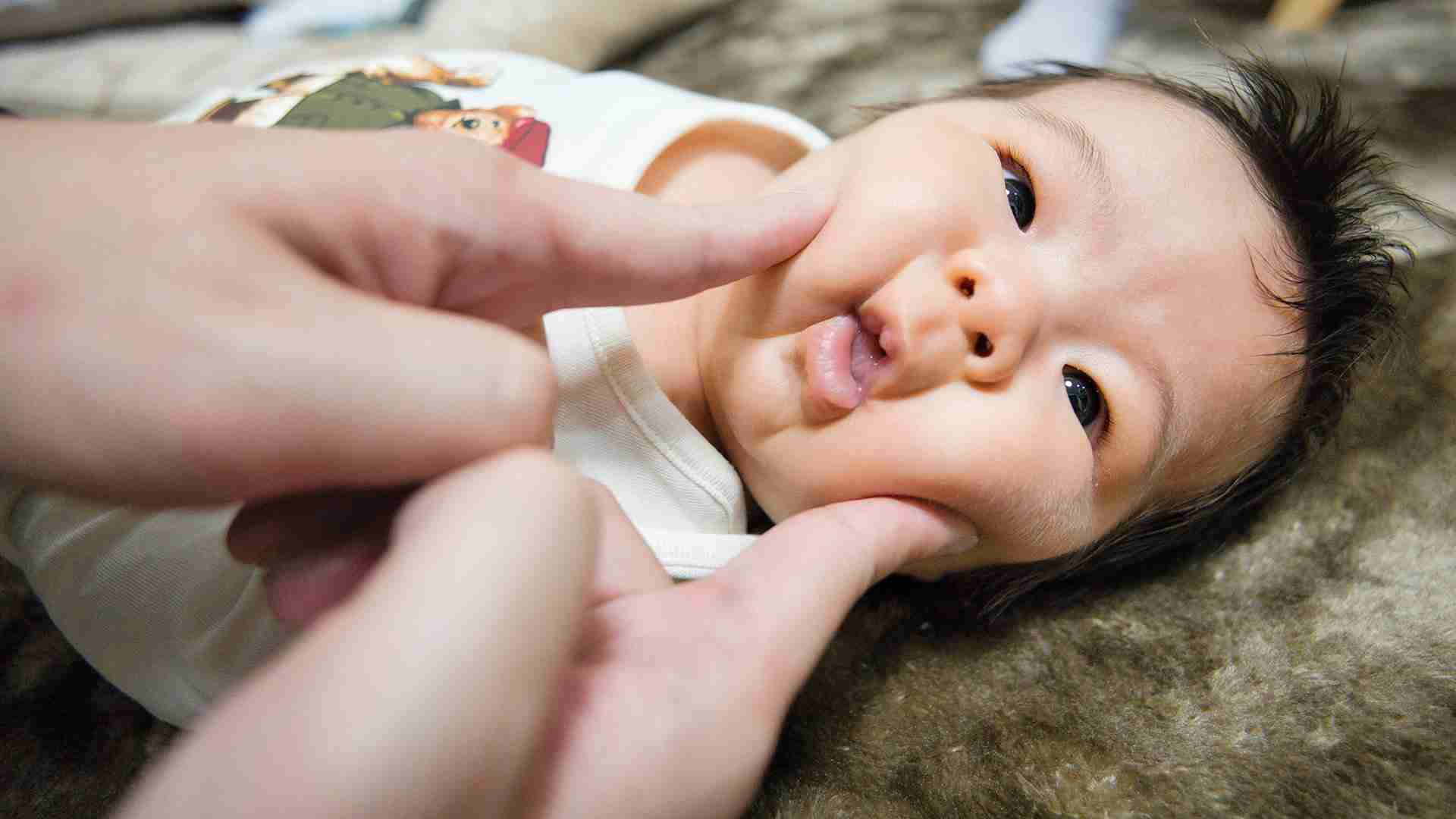 『ほっぺ、つんつん』は問題？「子どもは癒しグッズじゃない」性教育ユーチューバーが懸念する子との曖昧な距離感 | TBS NEWS DIG
