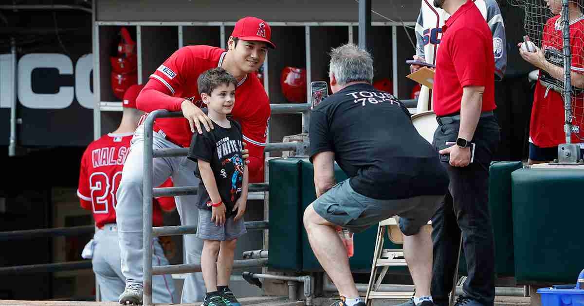 大谷翔平の“ダサかわ私服”が全米小学生で大ブーム！着用「ニューバランス」は入手困難に | 女性自身