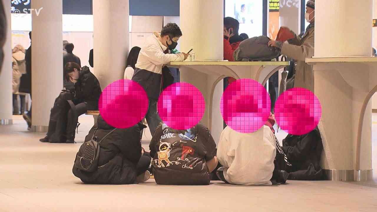 迷惑行為の多発で…駅のテーブルとイス撤去　「どうかご理解下さい」