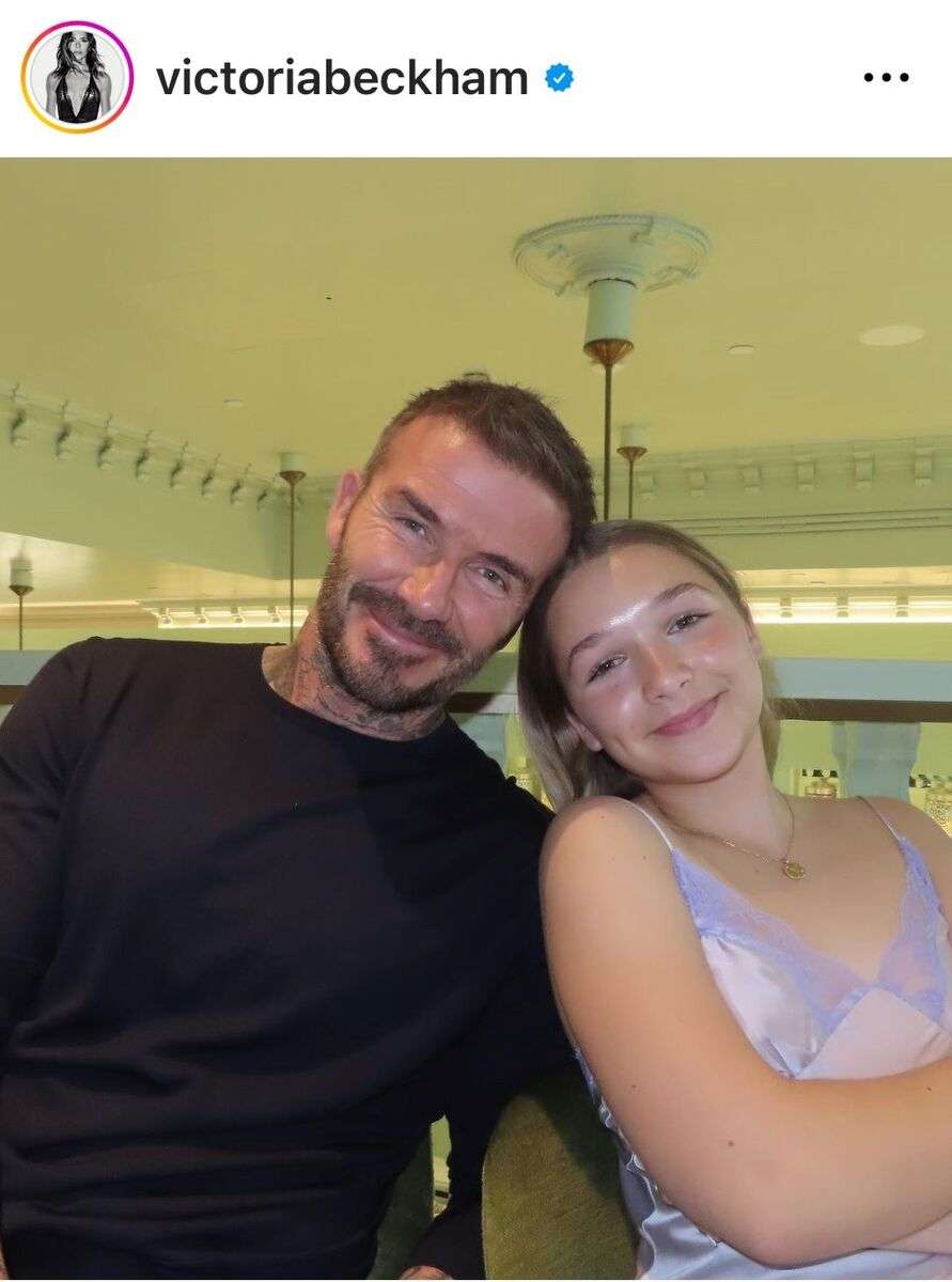 ビクトリア・ベッカム、末っ子娘ハーパーさんの誕生日祝いを公開 「パパにそっくり!」「ラブリー」の声