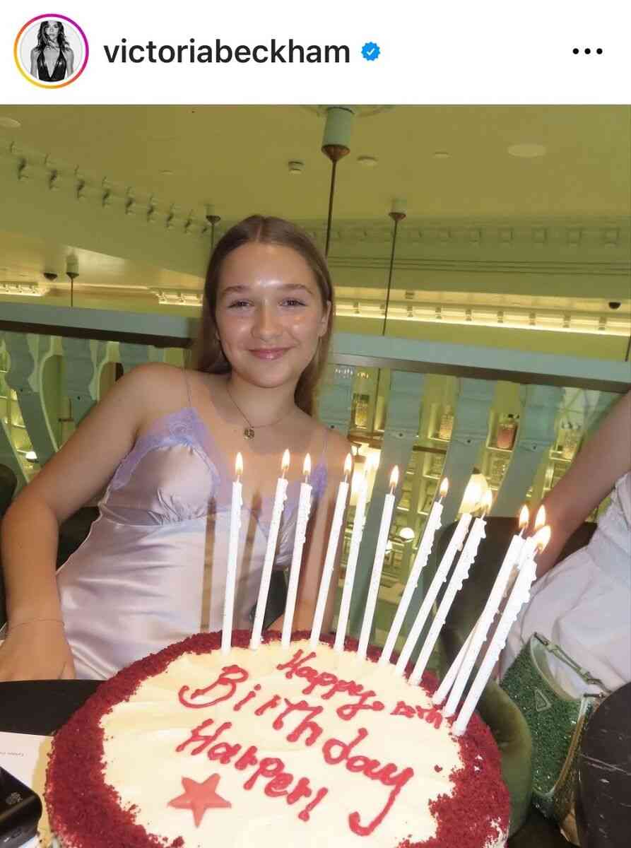 ビクトリア・ベッカム、末っ子娘ハーパーさんの誕生日祝いを公開 「パパにそっくり!」「ラブリー」の声