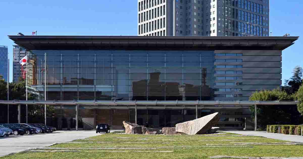 年収の壁、130万円超でも扶養可に　一時的増なら　政府対策原案 | 毎日新聞