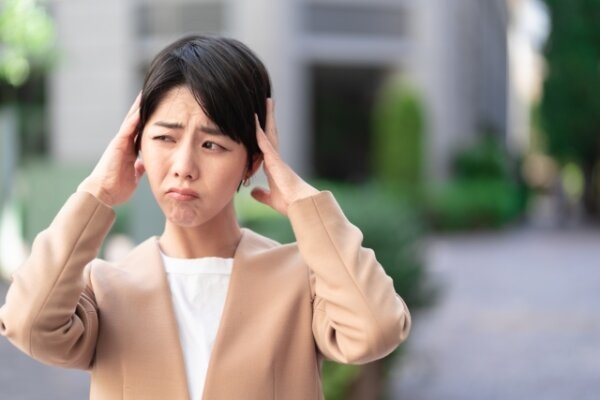 「絶対に謝らないマン」な部下にウンザリ、取引先に怒鳴り散らされても無言で下を向くだけ | キャリコネニュース