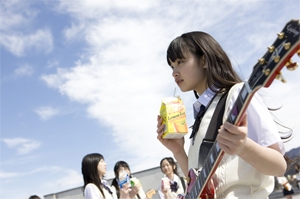 女子高生の時、愛用してた飲み物、お菓子３つ選ぶなら？