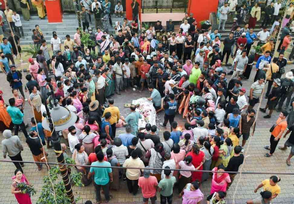 「この国の恥だ！」 インドで暴徒が女性を裸にし、街中を引き回す...悲惨な動画に怒りの声が殺到｜ニューズウィーク日本版 オフィシャルサイト