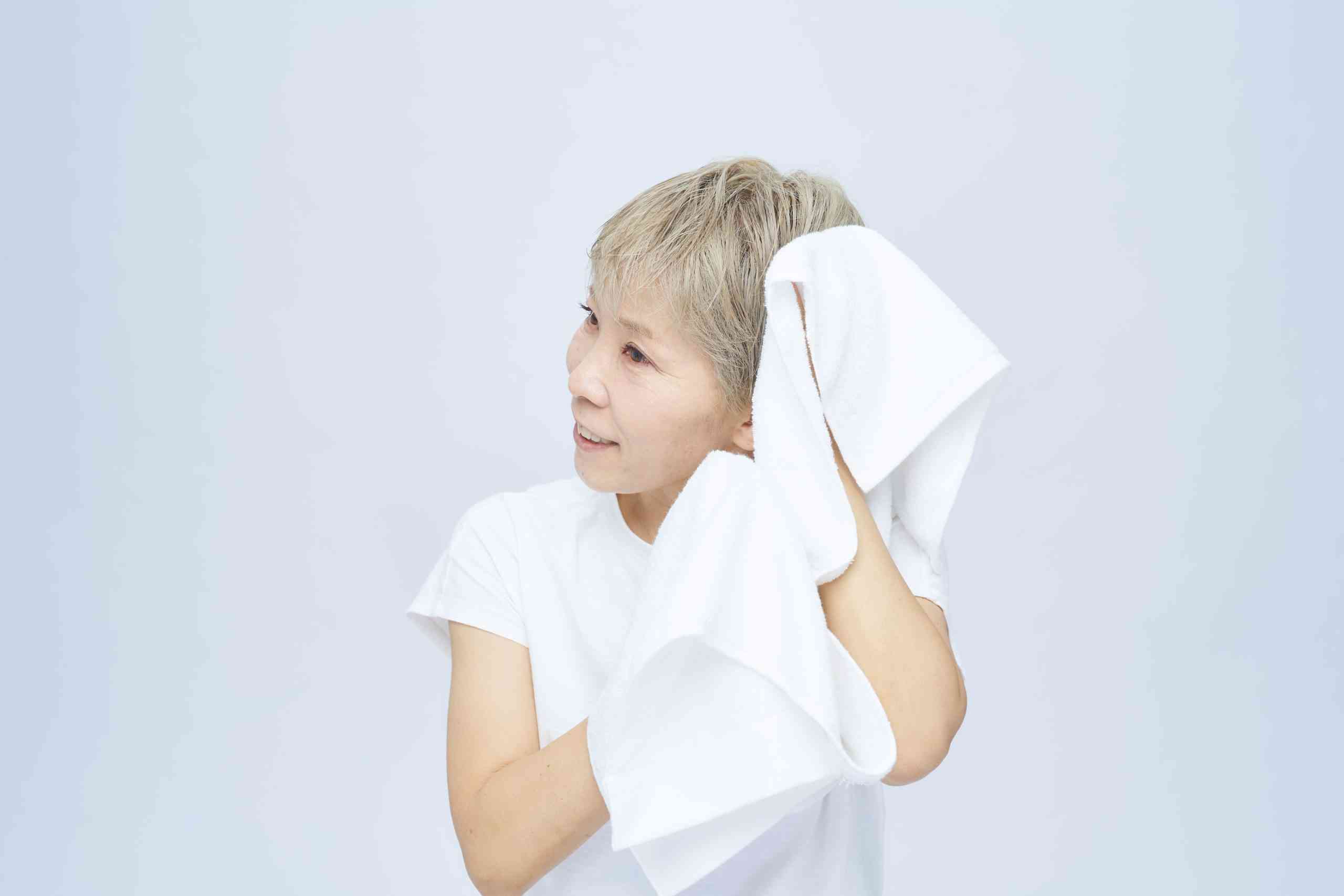 「人の記憶に残るのは、顔より髪」熟女ヘアメイク職人が教える”40代以上女性が輝くヘアケア” | 女子SPA！