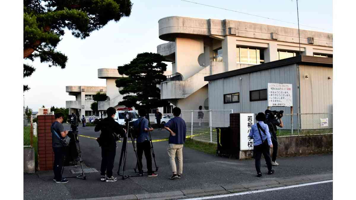 宮城・栗原市の市立小学校に軽トラック侵入、児童３人はねられ搬送…男を殺人未遂容疑で逮捕 : 読売新聞