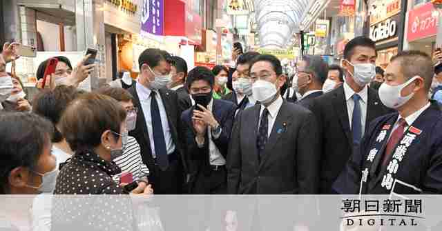 たこ焼き店、精肉店……岸田首相、商店街で物価高を実感？ [岸田政権]：朝日新聞デジタル