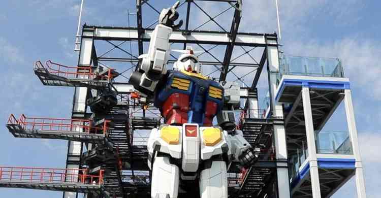 こんなにうれしいことはない　ガンダム１２月発進　横浜  | カナロコ by 神奈川新聞