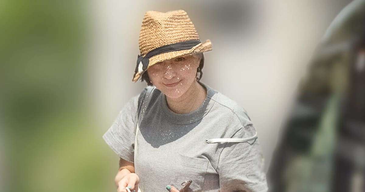 フォトギャラリー3枚目　鳥羽シェフとのＷ不倫騒動から約１ヵ月…広末涼子「子供たちと生きていく決意の主婦姿」発見撮！ | FRIDAYデジタル