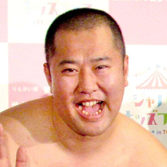 とにかく明るい安村、不仲な元芸人を実名告白「連絡も来ない。俺もしないですし」９年間会わず : スポーツ報知