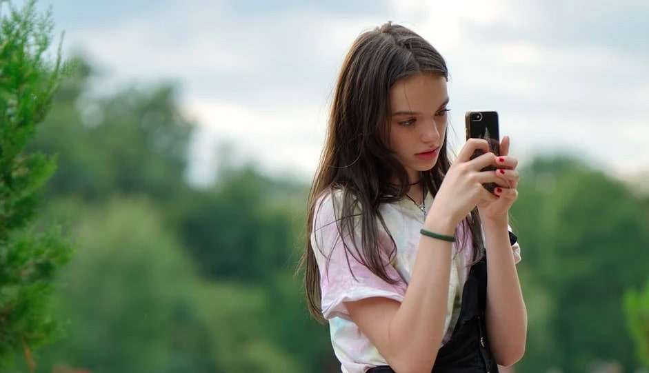 SNSに写真を載せるとiPhoneなどのスマホの位置情報で居場所がバレるのか | テックキャンプ ブログ