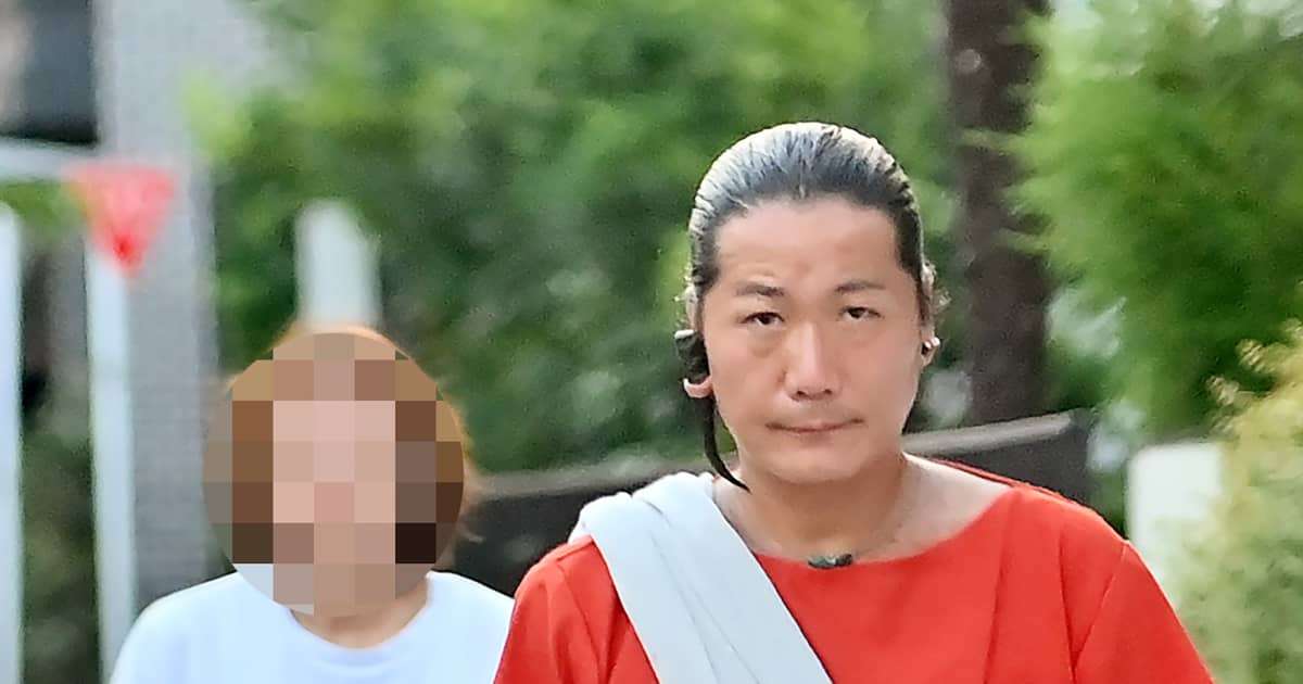 キャンドル･ジュン 愛娘に別れを告げ､ひっそりと家族の下を離れる哀愁漂う背中を独占キャッチ! | FRIDAY（フライデー）