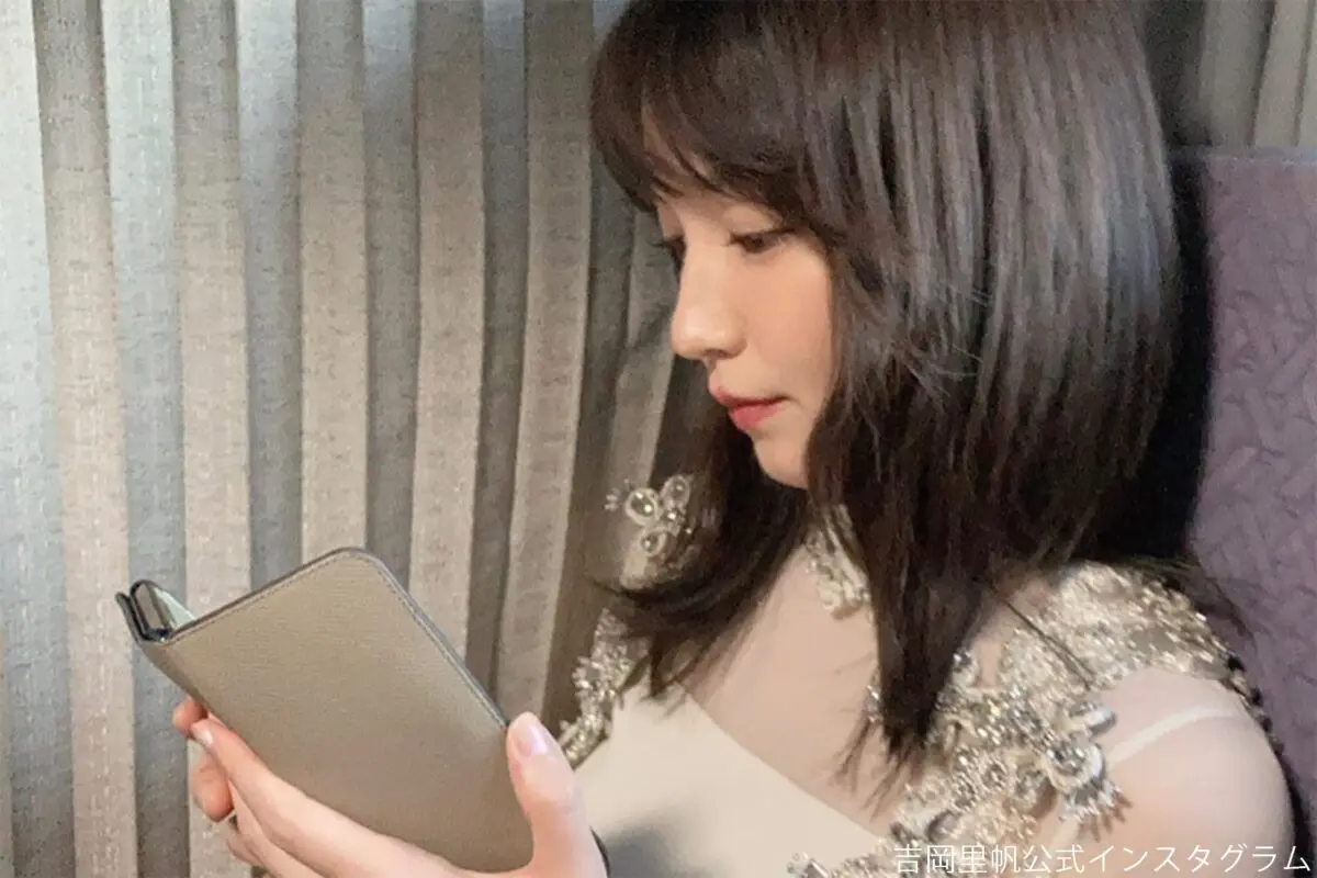 吉岡里帆、『Gメン』舞台挨拶衣装オフショット公開　「お人形さんのよう」と反響 - Sirabee