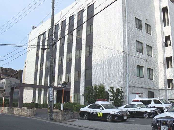 全裸になって盗撮か…地下鉄の駅で女子トイレに侵入した22歳男を現行犯逮捕「おしっこをする場面を…」