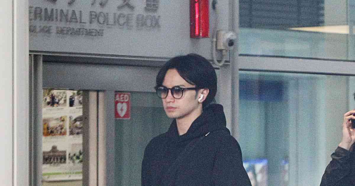 全身黒の服装で颯爽と…『Sexy Zone』中島健人「ジャニーズの王子様が本気で目論む」海外進出 | FRIDAYデジタル