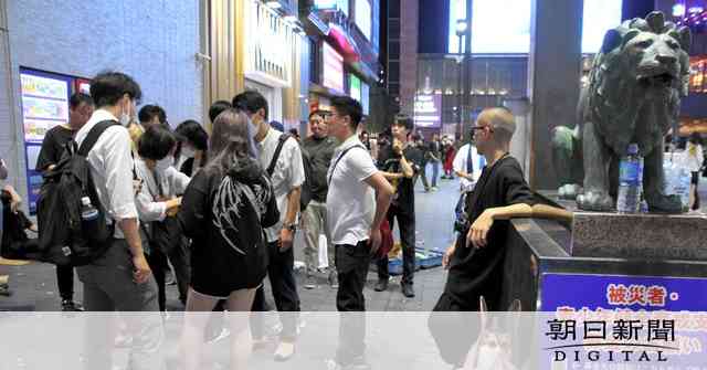 新宿歌舞伎町「トー横」で一斉補導　未成年26人、緊急搬送の少女も：朝日新聞デジタル