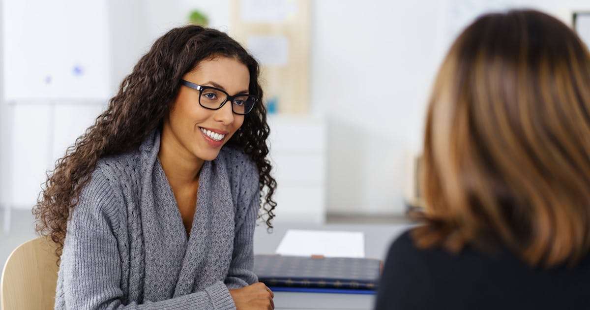 詮索する人の特徴や心理｜根掘り葉掘り聞いてくる人への対処法も解説 | Smartlog