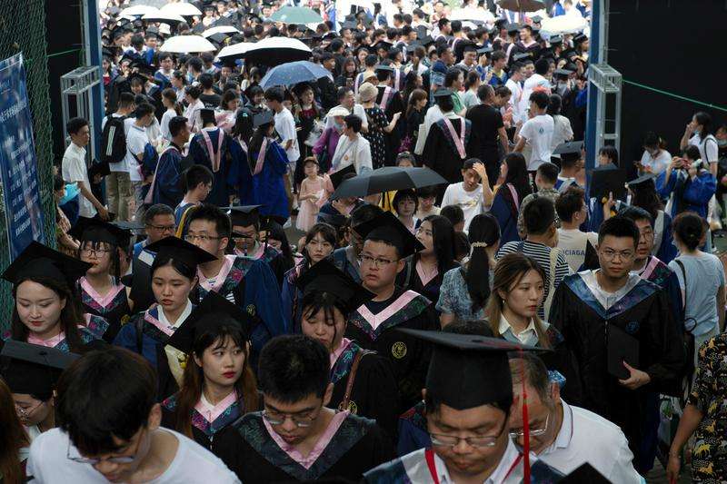中国の若年失業率、46.5％に達した可能性　研究者が指摘 | ロイター