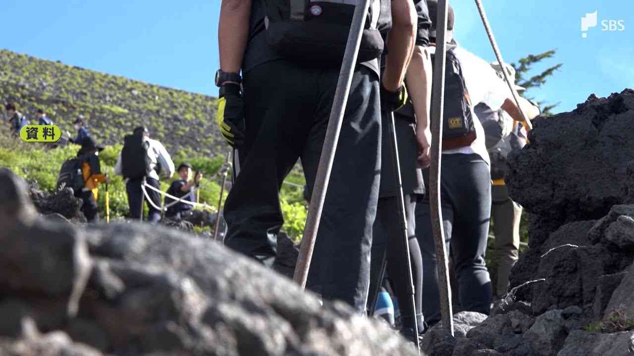 「過去50年で予約が1番多い」うれしい悲鳴のはずが…富士山“入山規制”検討の動き　泊まる山小屋なく弾丸登山懸念 - YouTube