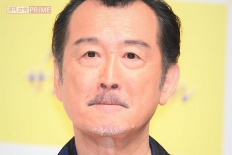 吉田鋼太郎、22歳年下妻と2歳長女を連れて引っ越した理由は愛犬のご近所トラブル、“ペット飼育可”マンションなのに「鳴き声うるさい」悩まされた苦情