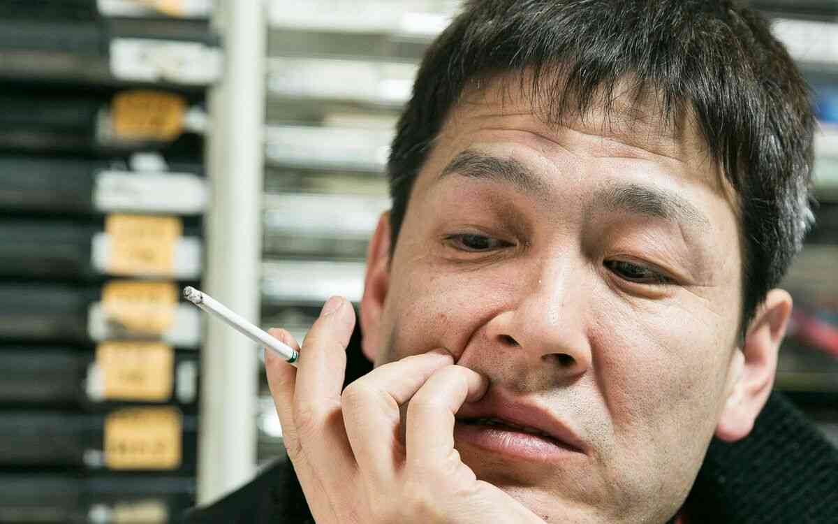 「50人を土下座させ、1人ずつ木刀で腕、指、歯を折る。そして橋から…」半グレ集団「怒羅権」元幹部が語る喧嘩の作法 | 文春オンライン