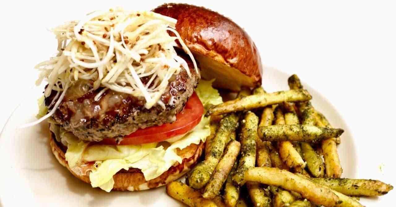 THE GREAT BURGER × sio でつくる”ふつうのハンバーガー”｜鳥羽周作 「sio」オーナーシェフ