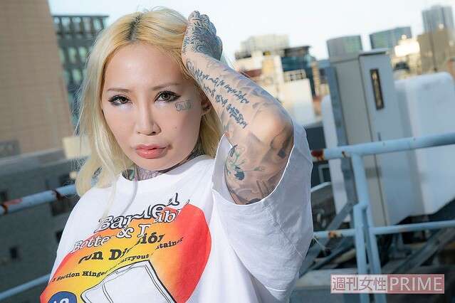 最愛の祖母は凶悪殺人犯だった、セクシー女優・飯島くうがの過酷な家庭環境と壮絶人生 - ライブドアニュース