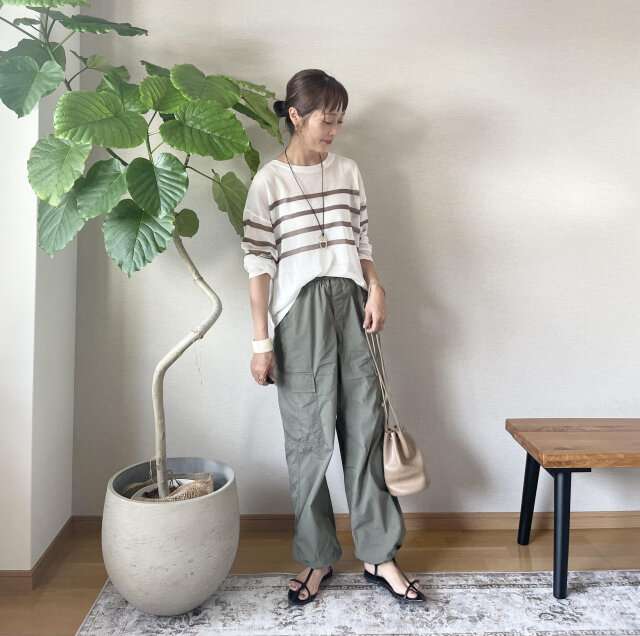 流行ってるけど…どう着るのが正解？今季のトレンド♡ユニクロカーゴパンツで大人の旬コーデ