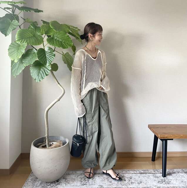 流行ってるけど…どう着るのが正解？今季のトレンド♡ユニクロカーゴパンツで大人の旬コーデ