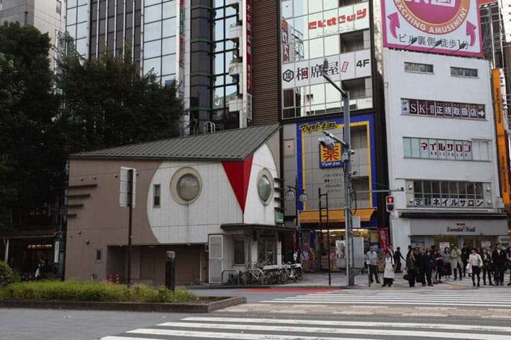 池袋駅前で包丁振り回す 警察官に囲まれ抵抗も 容疑の男性逮捕