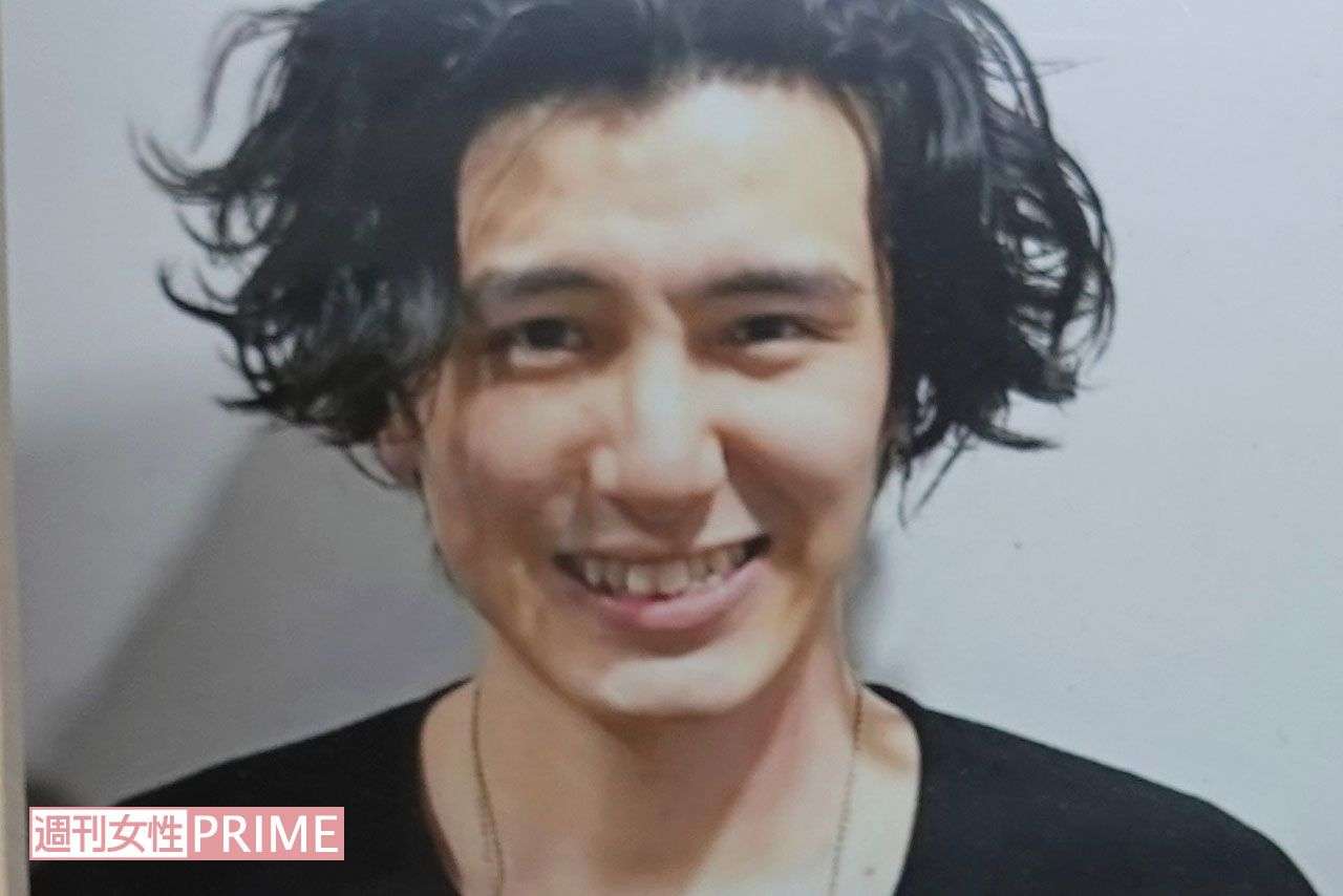 藤井風の熱狂的なファン“風民おばさん”が暴走中！SNSで「思いっきり抱きしめたい」「家では裸族ですか？」セクハラ質問、“ライブ中に腕をつかむ”迷惑行為も | 週刊女性PRIME