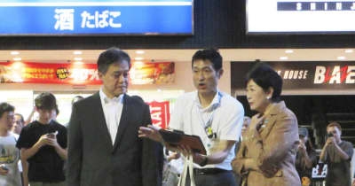 小池都知事「トー横」視察　東京・歌舞伎町 ｜ 共同通信