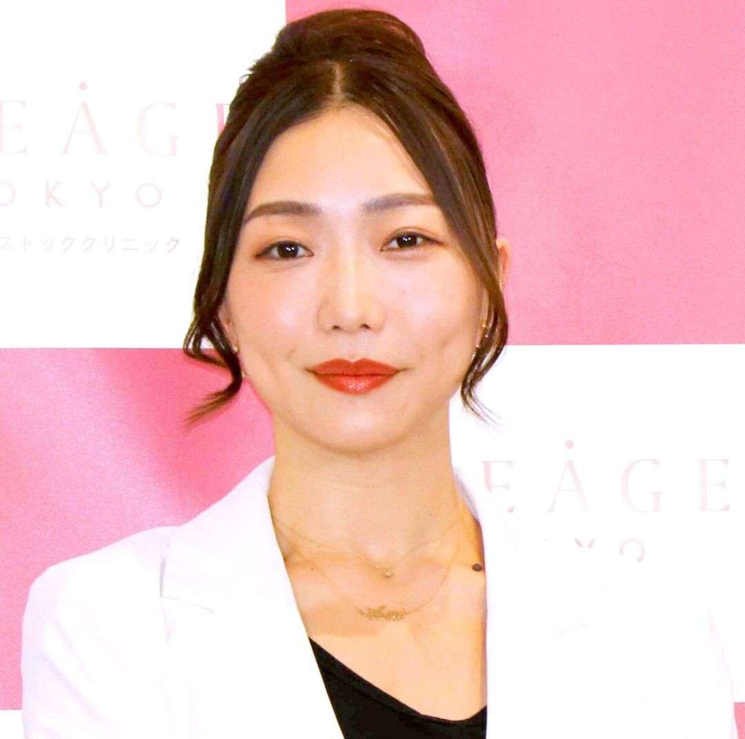 元外資系ＣＡ芸人、別人級に激変したモデル姿がスゴイ！「腹筋バキバキ」「めちゃくちゃカッコいい」 : スポーツ報知