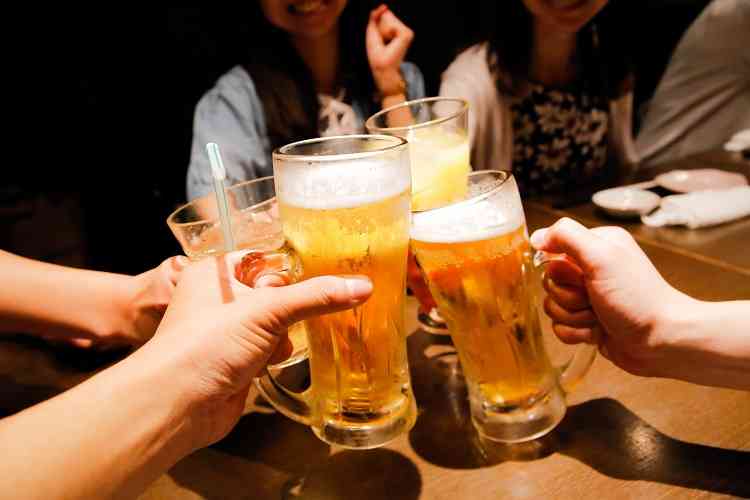 お酒を飲まない人も注意！　最速で「肝臓」を傷つけてしまう意外な飲み物とは？　肝臓専門医が解説 | ニュース | Book Bang －ブックバン－