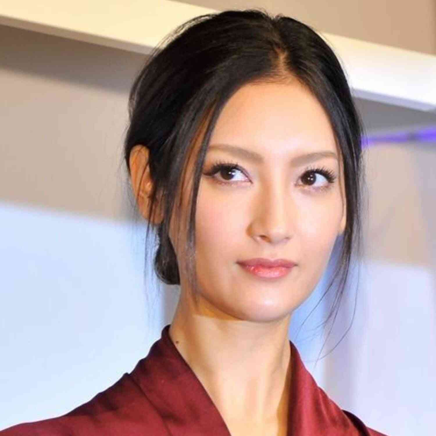 「整形前より醜くなった」と自信喪失…二重まぶたの手術を3回繰り返した女子大学生は身体醜形症になった