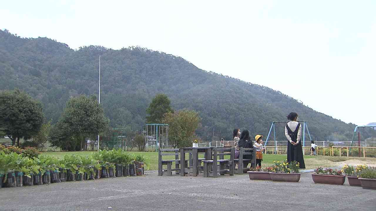 【特集】“子育て先進都市”なのに…『幼稚園閉園計画』ナゼ！？憤る移住者たち【徹底取材憤マン】（2020年11月9日） - YouTube