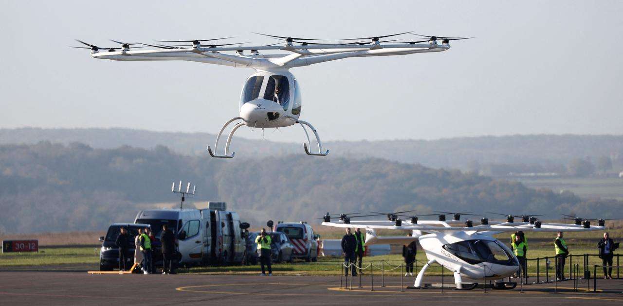 ドローンタクシーがパリでテスト飛行…2024年までに商用化を目指す | Business Insider Japan