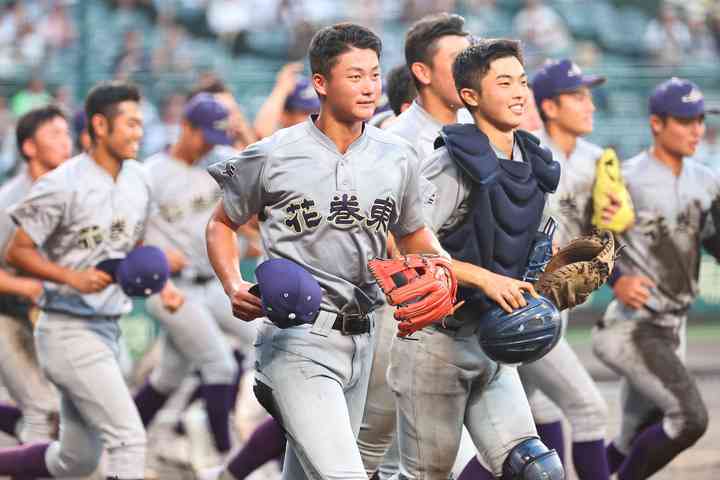 甲子園８強のうち３校が“非坊主”！ 短髪球児の躍動を歓迎する声が殺到「坊主なんて才能の芽を摘んでると思う！」との意見も（THE DIGEST） - Yahoo!ニュース