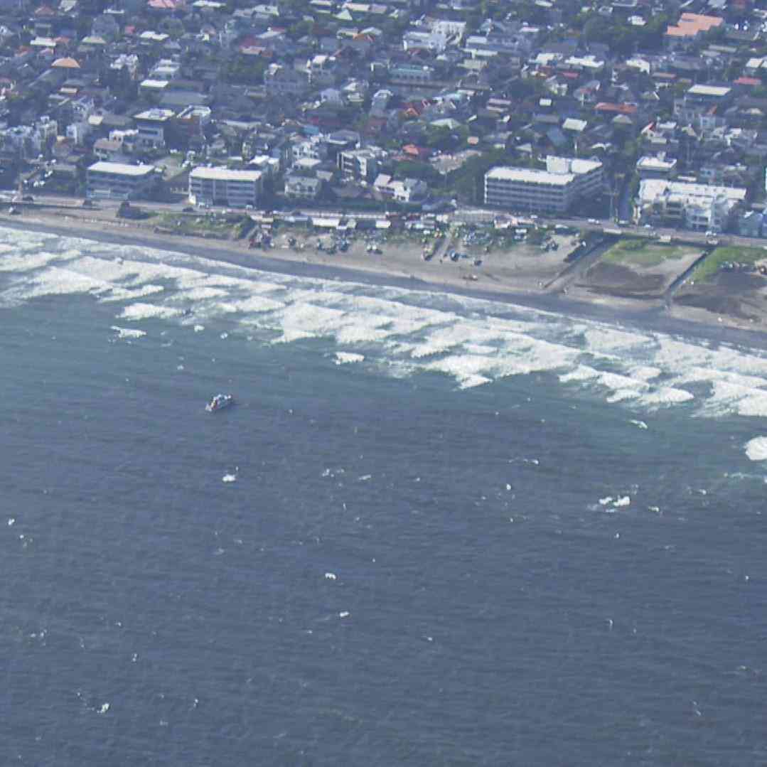 神奈川・鎌倉市　由比ガ浜海水浴場で3人溺れる　現在も不明の1人は男子高校生　あす5時から捜索再開（テレビ朝日系（ANN）） - Yahoo!ニュース