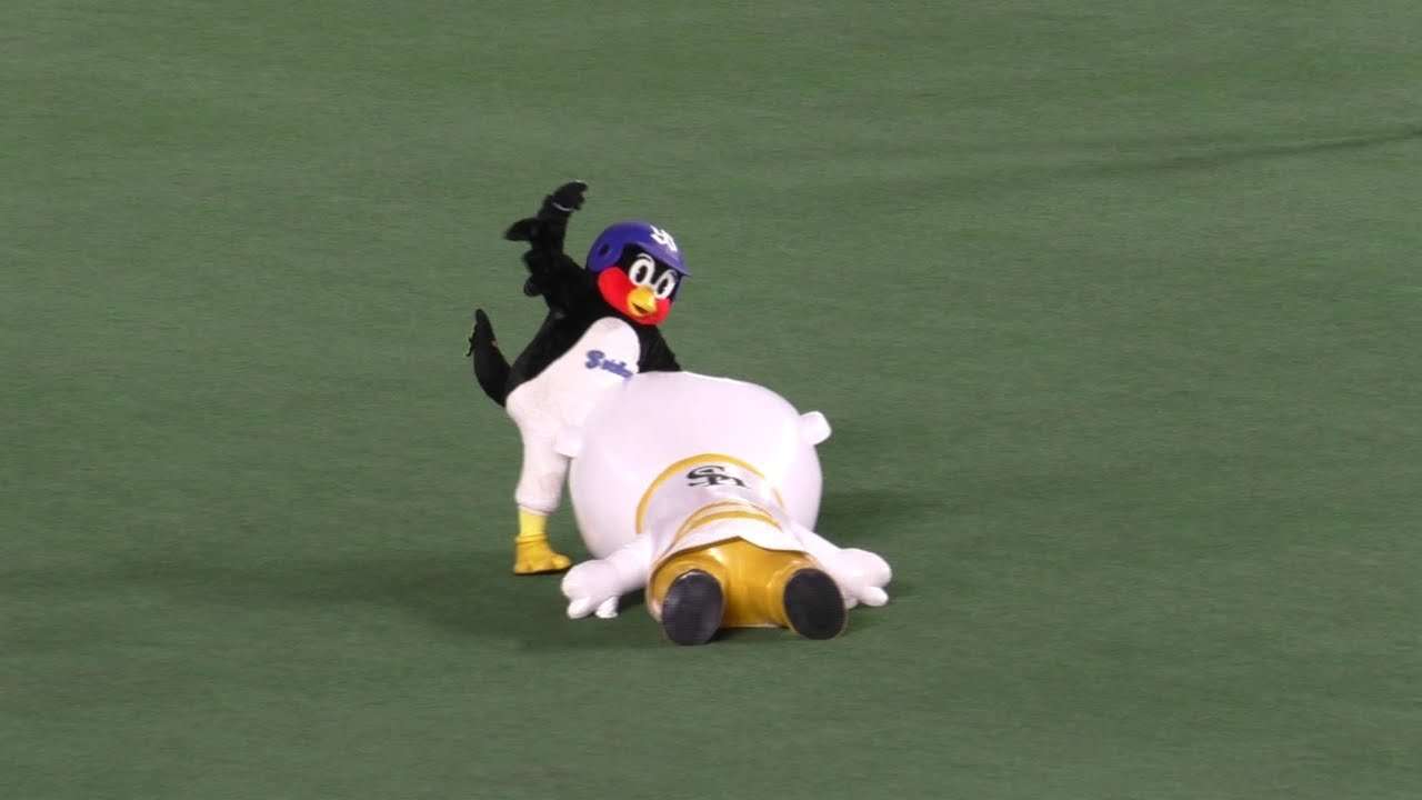 ふうさん をイジメる つば九郎（マツダオールスターゲーム 2016） - YouTube