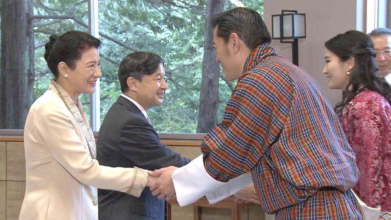 天皇、皇后両陛下 笑顔でご歓談 王族ら招き茶会 - YouTube