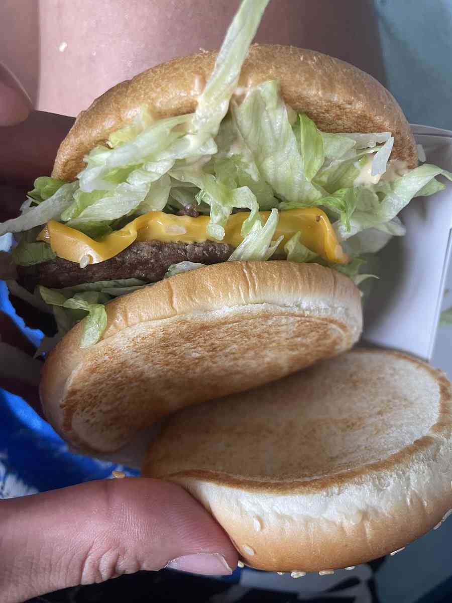 「マクドさんコレは」　芦田崇宏が久々ビッグマックの中身に衝撃…共感の声「店に電話すれば…」