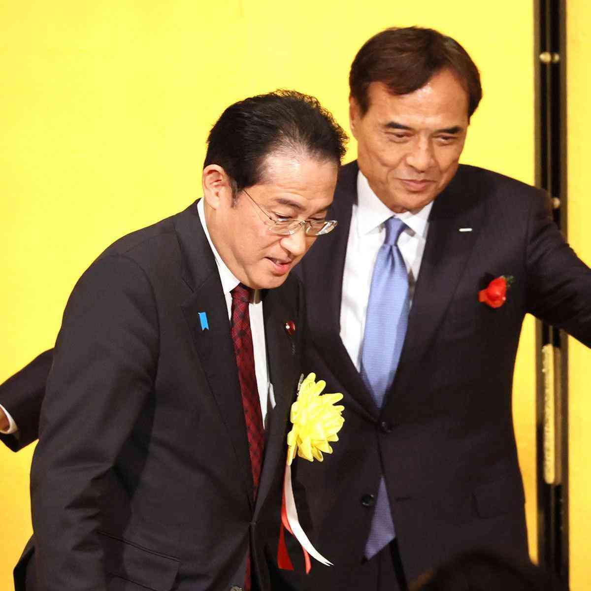 岸田首相「保険証は廃止」発言で掘り起こされた、サントリー新浪社長の「廃止の納期を守れ」傲慢発言（SmartFLASH） - Yahoo!ニュース