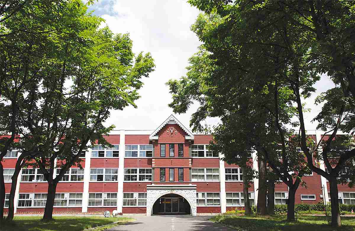 クラーク記念国際高等学校 - Wikipedia