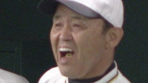“売り場から消える？”阪神・岡田監督の“お口”の中にパインアメ確認でSNS盛り上がる