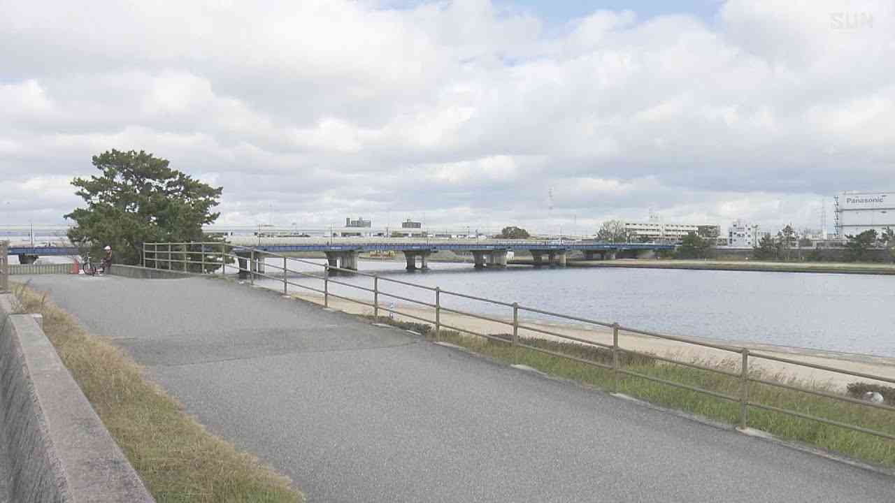 自転車でひき逃げ　高齢女性が重傷 - YouTube